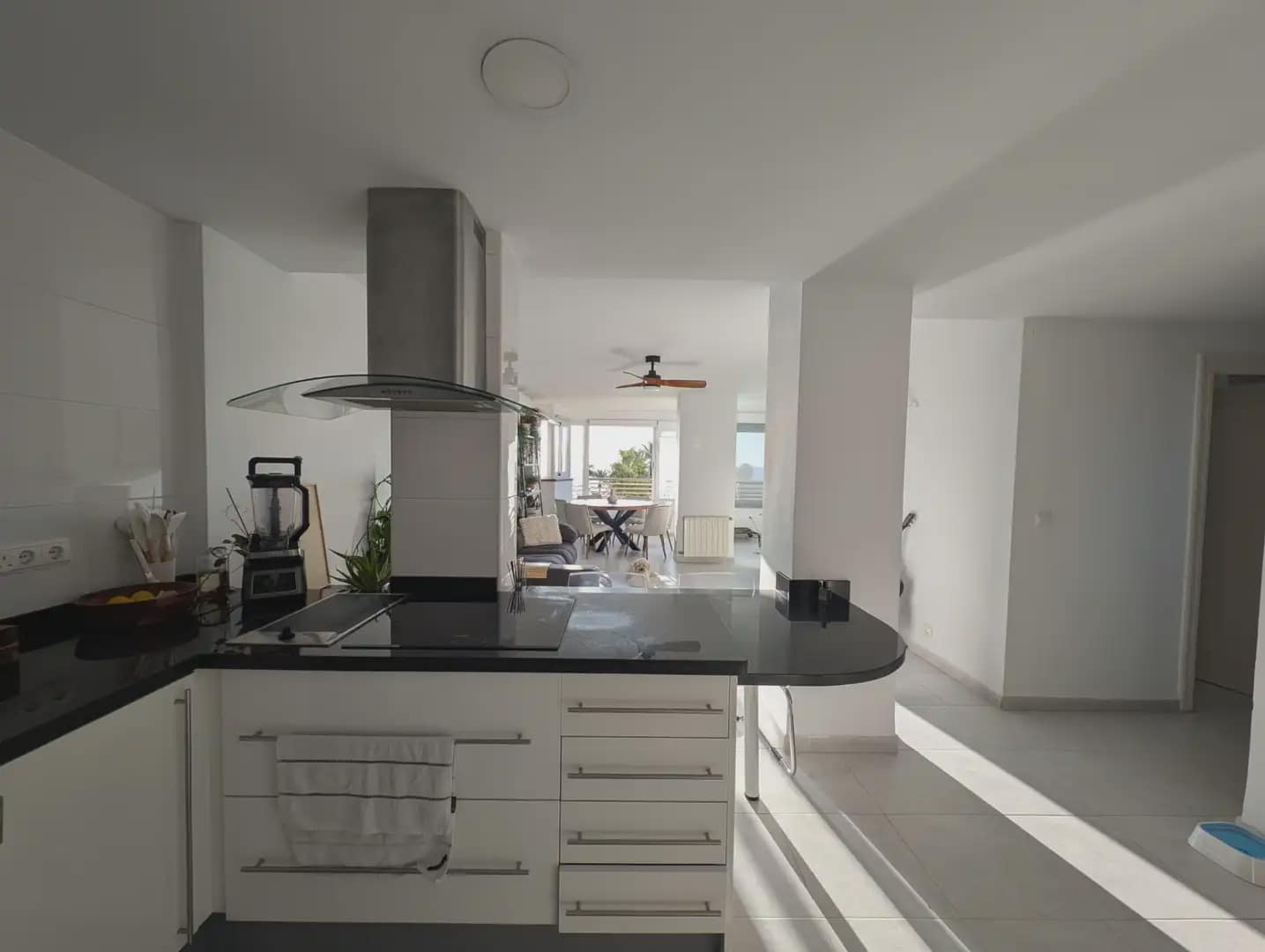 Piso de 3 habitaciones en Alicante / Alacant ciudad en alquiler con piscina garaje - 2.000 € (Ref: 9755028)