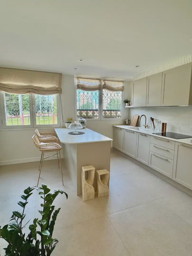 3 makuuhuone Bungalow vuokrattavana paikassa Alicante kaupunki mukana uima-altaan 
autotalli - 2 000 € (Ref: 9755029)