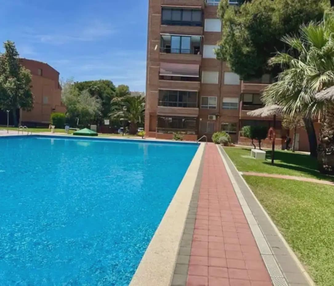 3 makuuhuone Bungalow vuokrattavana paikassa Alicante kaupunki mukana uima-altaan 
autotalli - 2 000 € (Ref: 9755029)