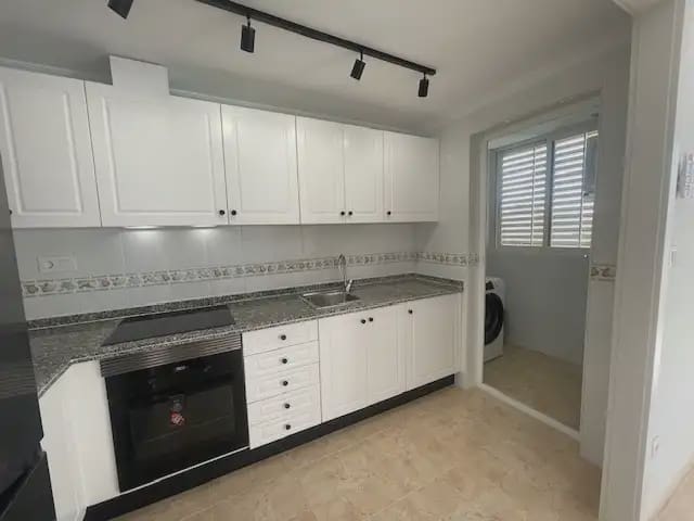 2 bedroom Flat for rent in Alicante / Alacant city with pool garage - € 1,200 (Ref: 9755107)