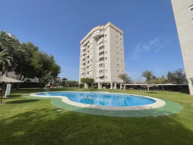 2 bedroom Flat for rent in Alicante / Alacant city with pool garage - € 1,200 (Ref: 9755107)
