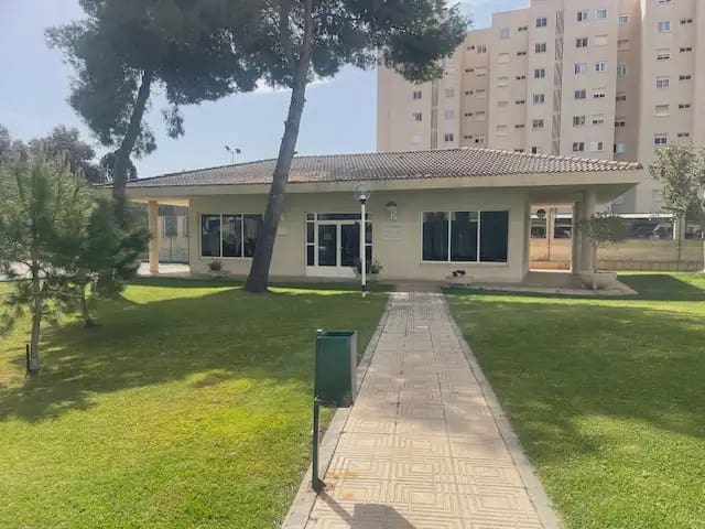 2 bedroom Flat for rent in Alicante / Alacant city with pool garage - € 1,200 (Ref: 9755107)