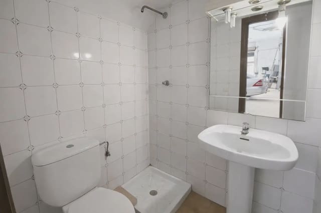 Kommersiell till salu i Santo Domingo, Alicante stad - 179 000 € (Ref: 9758288)