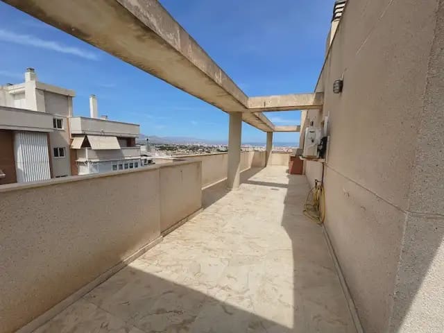 3 sovrum Takvåning att hyra i Alicante stad med pool garage - 1 600 € (Ref: 9790011)