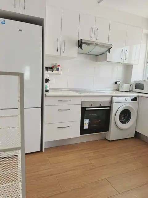 2 slaapkamer Flat te huur in Alicante stad met zwembad garage - € 1.300 (Ref: 9810957)