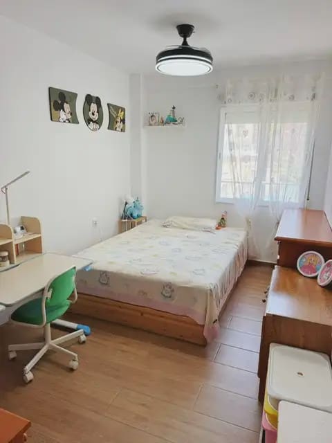 2 slaapkamer Flat te huur in Alicante stad met zwembad garage - € 1.300 (Ref: 9810957)