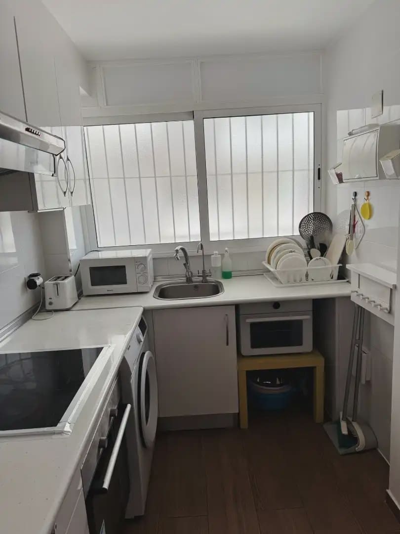 2 slaapkamer Flat te huur in Alicante stad met zwembad garage - € 1.300 (Ref: 9810957)