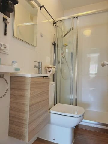 2 slaapkamer Flat te huur in Playa de San Juan, Alicante stad met zwembad garage - € 1.300 (Ref: 9810957)