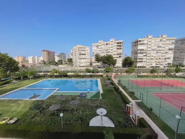 Studio do wynajęcia w Miasto Alicante / Alacant z basenem garażem - 850 € (Ref: 9810958)