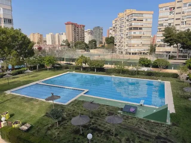 Studio do wynajęcia w Miasto Alicante / Alacant z basenem garażem - 850 € (Ref: 9810958)