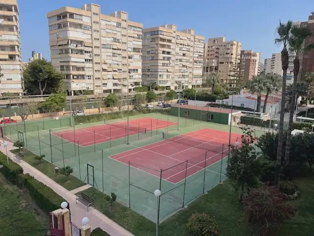 Studio do wynajęcia w Miasto Alicante / Alacant z basenem garażem - 850 € (Ref: 9810958)