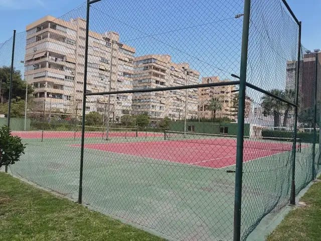 Studio do wynajęcia w Miasto Alicante / Alacant z basenem garażem - 850 € (Ref: 9810958)