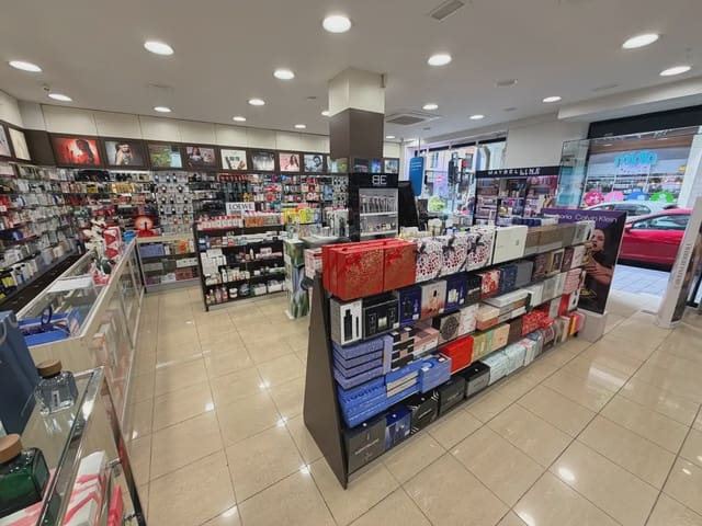 Kommersiell til leie i Ensanche - Diputacion, Alicante by - € 2 500 (Ref: 9821848)