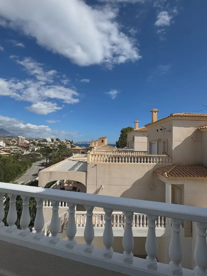3 soverom Villa til salgs i El Campello med garasje - € 550 000 (Ref: 9834884)
