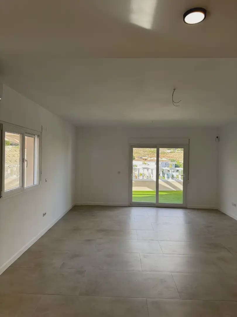 3 soverom Villa til salgs i El Campello med garasje - € 550 000 (Ref: 9834884)