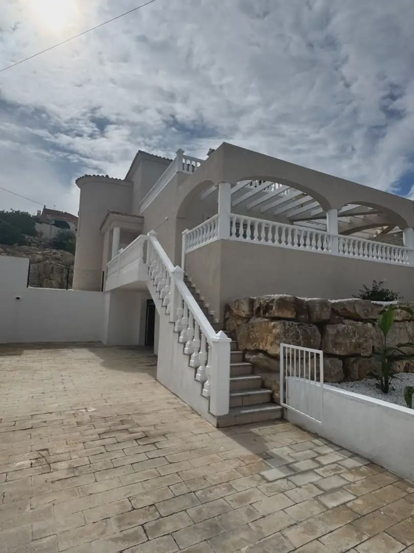 3 soverom Villa til salgs i El Campello med garasje - € 550 000 (Ref: 9834884)