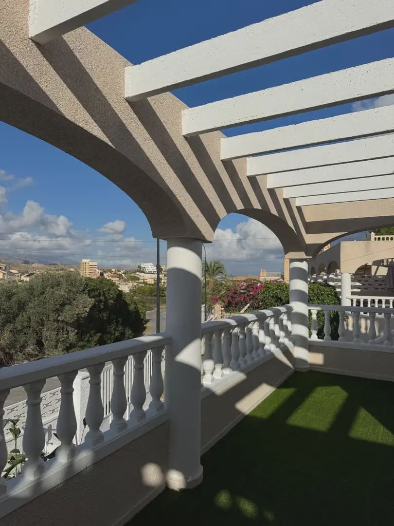 3 soverom Villa til salgs i El Campello med garasje - € 550 000 (Ref: 9834884)