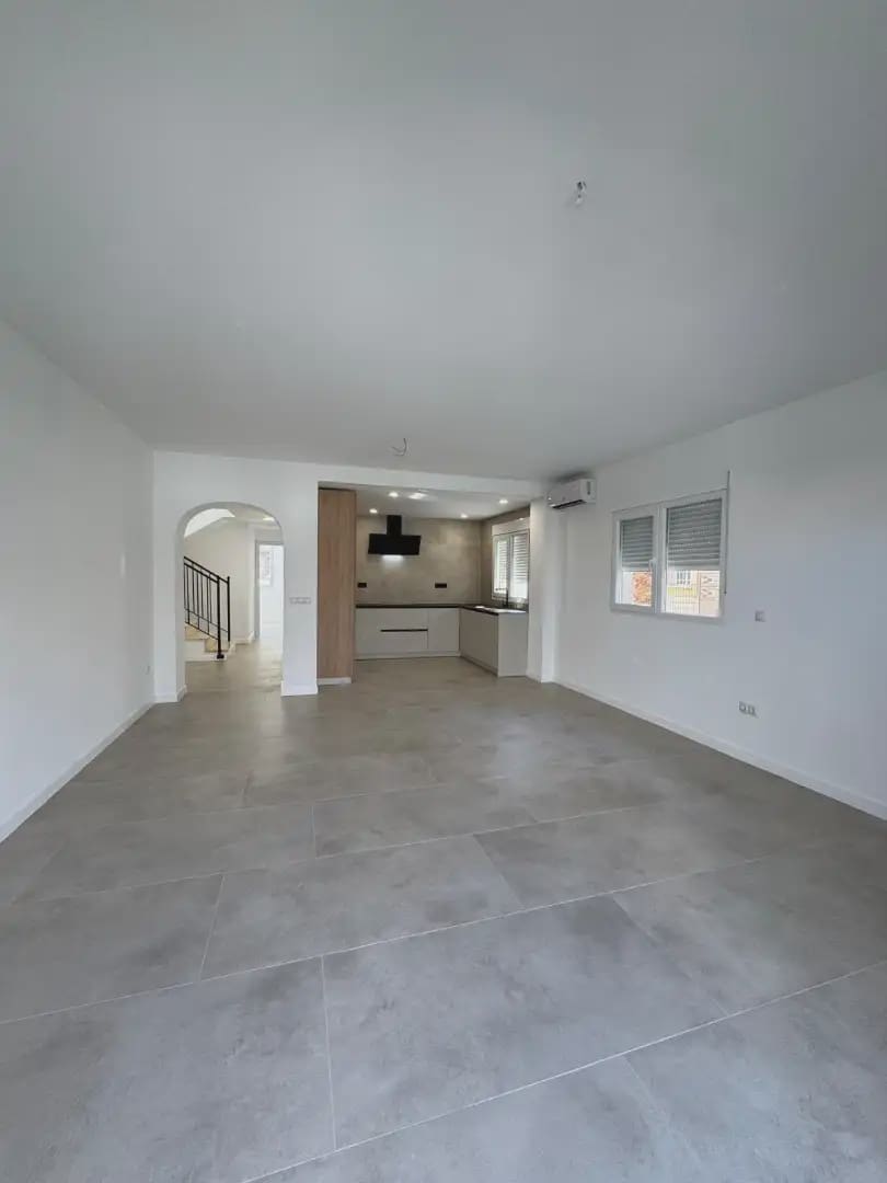 3 soverom Villa til salgs i El Campello med garasje - € 550 000 (Ref: 9834884)