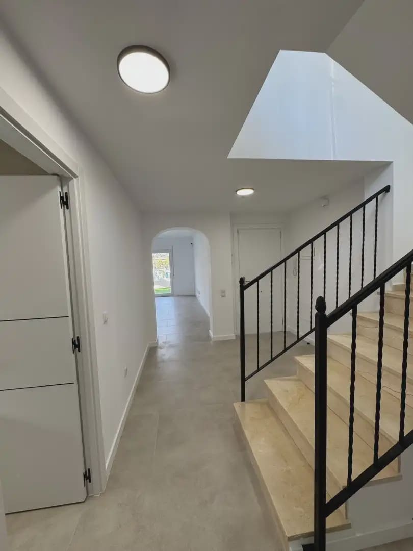 3 soverom Villa til salgs i El Campello med garasje - € 550 000 (Ref: 9834884)