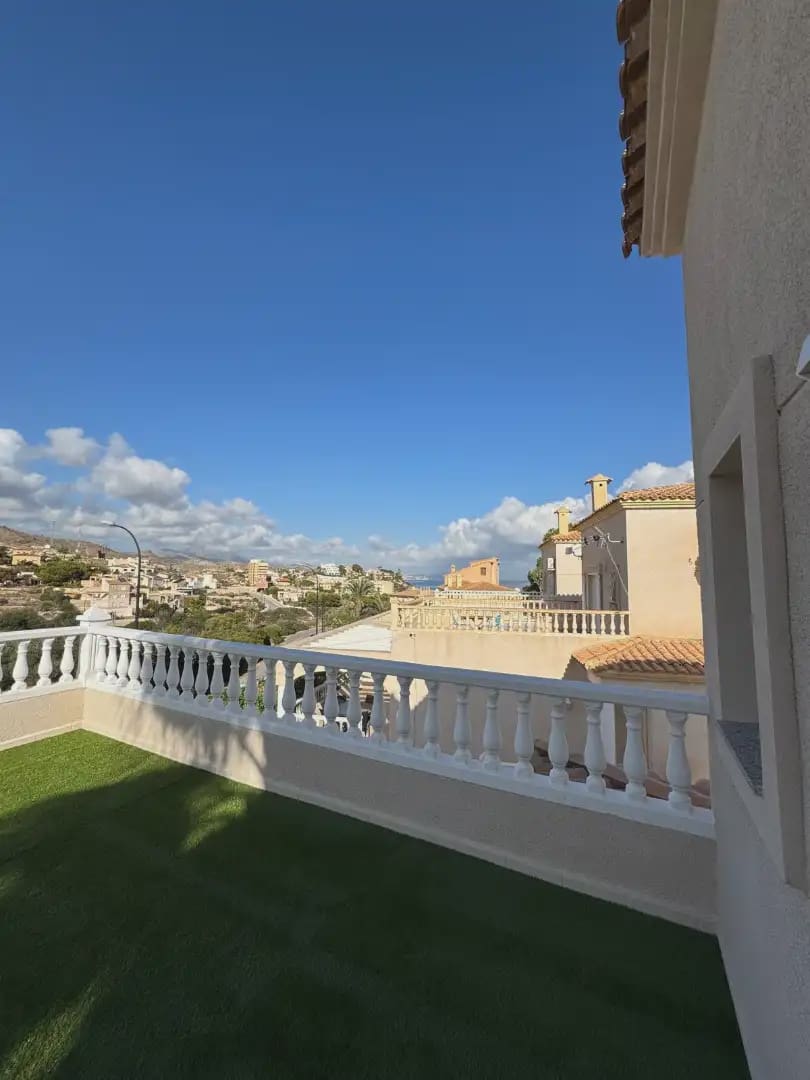 3 soverom Villa til salgs i El Campello med garasje - € 550 000 (Ref: 9834884)