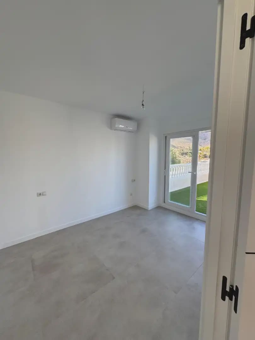 3 soverom Villa til salgs i El Campello med garasje - € 550 000 (Ref: 9834884)