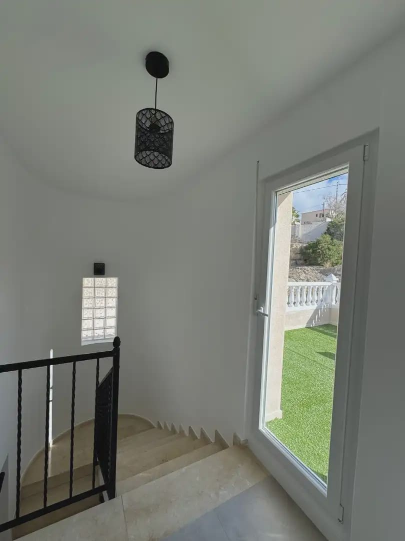3 soverom Villa til salgs i El Campello med garasje - € 550 000 (Ref: 9834884)