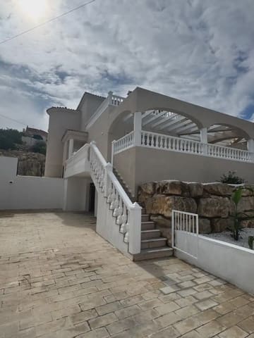 3 soverom Villa til salgs i El Campello med garasje - € 550 000 (Ref: 9834884)