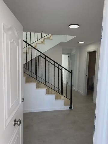 3 soverom Villa til salgs i El Campello med garasje - € 550 000 (Ref: 9834884)