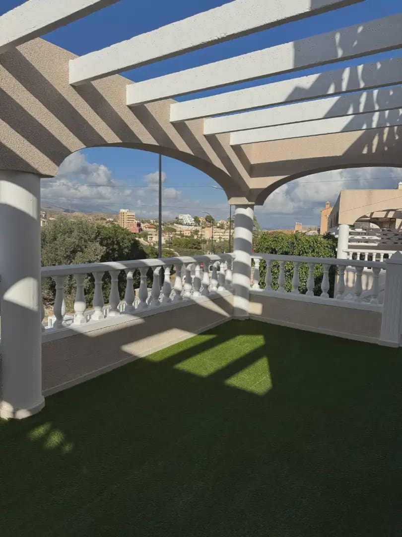 3 soverom Villa til salgs i El Campello med garasje - € 550 000 (Ref: 9834884)