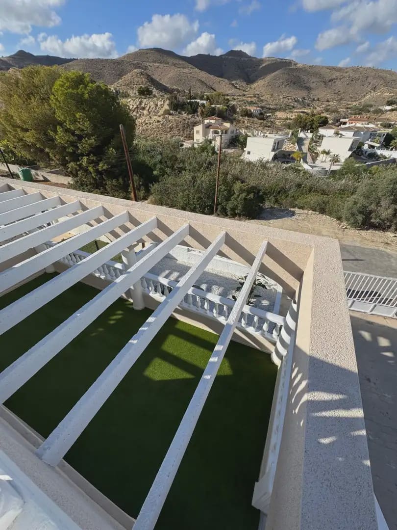 3 soverom Villa til salgs i El Campello med garasje - € 550 000 (Ref: 9834884)