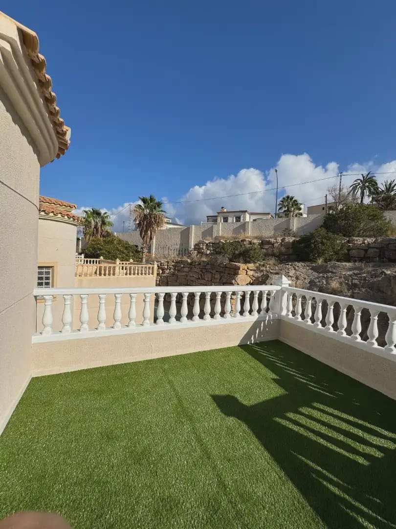 3 soverom Villa til salgs i El Campello med garasje - € 550 000 (Ref: 9834884)