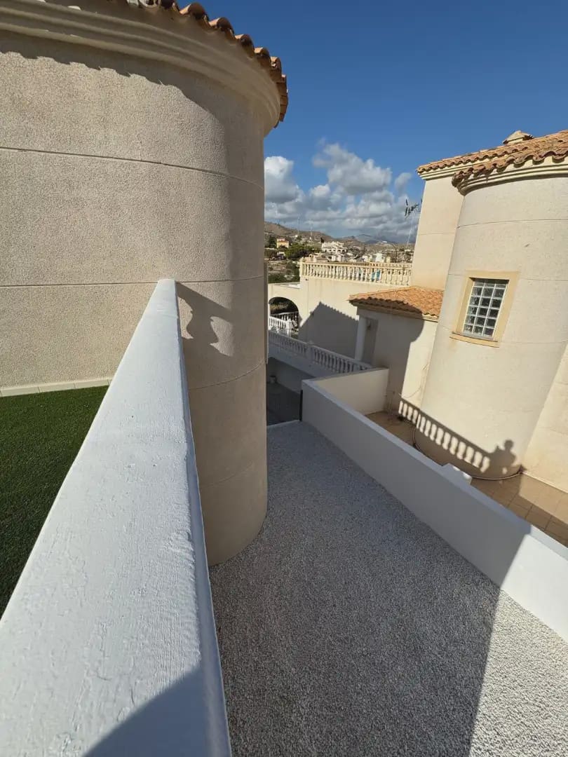 3 soverom Villa til salgs i El Campello med garasje - € 550 000 (Ref: 9834884)