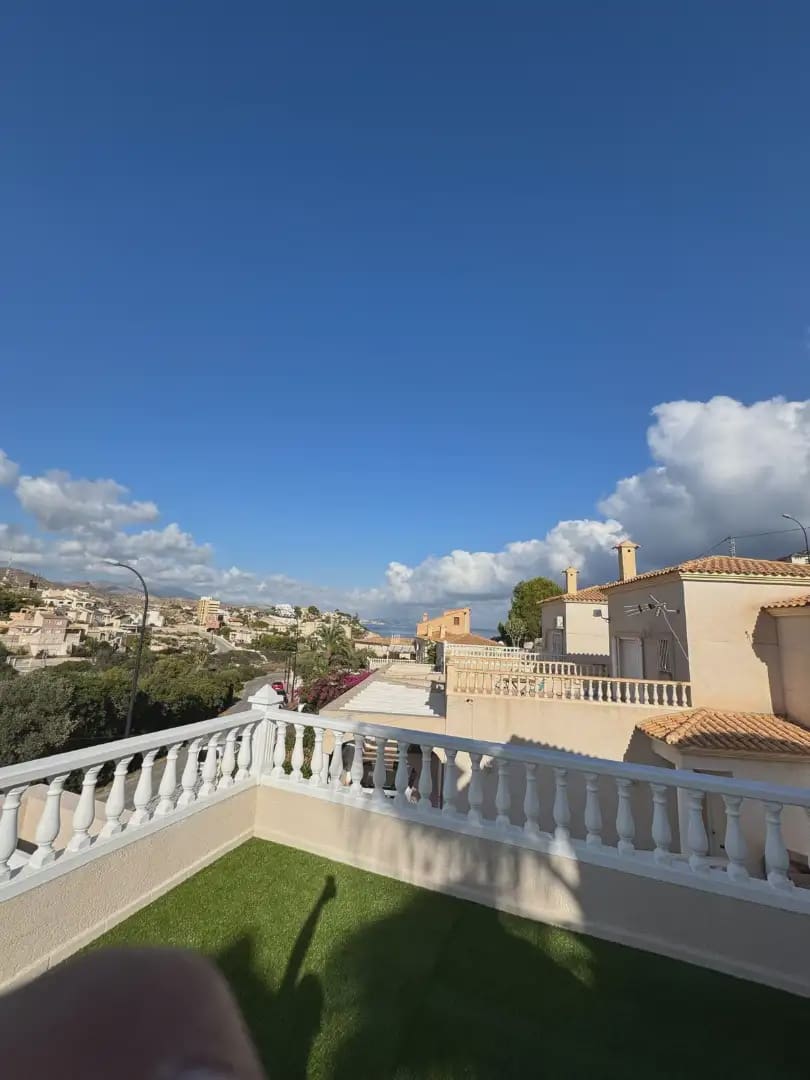 3 soverom Villa til salgs i El Campello med garasje - € 550 000 (Ref: 9834884)