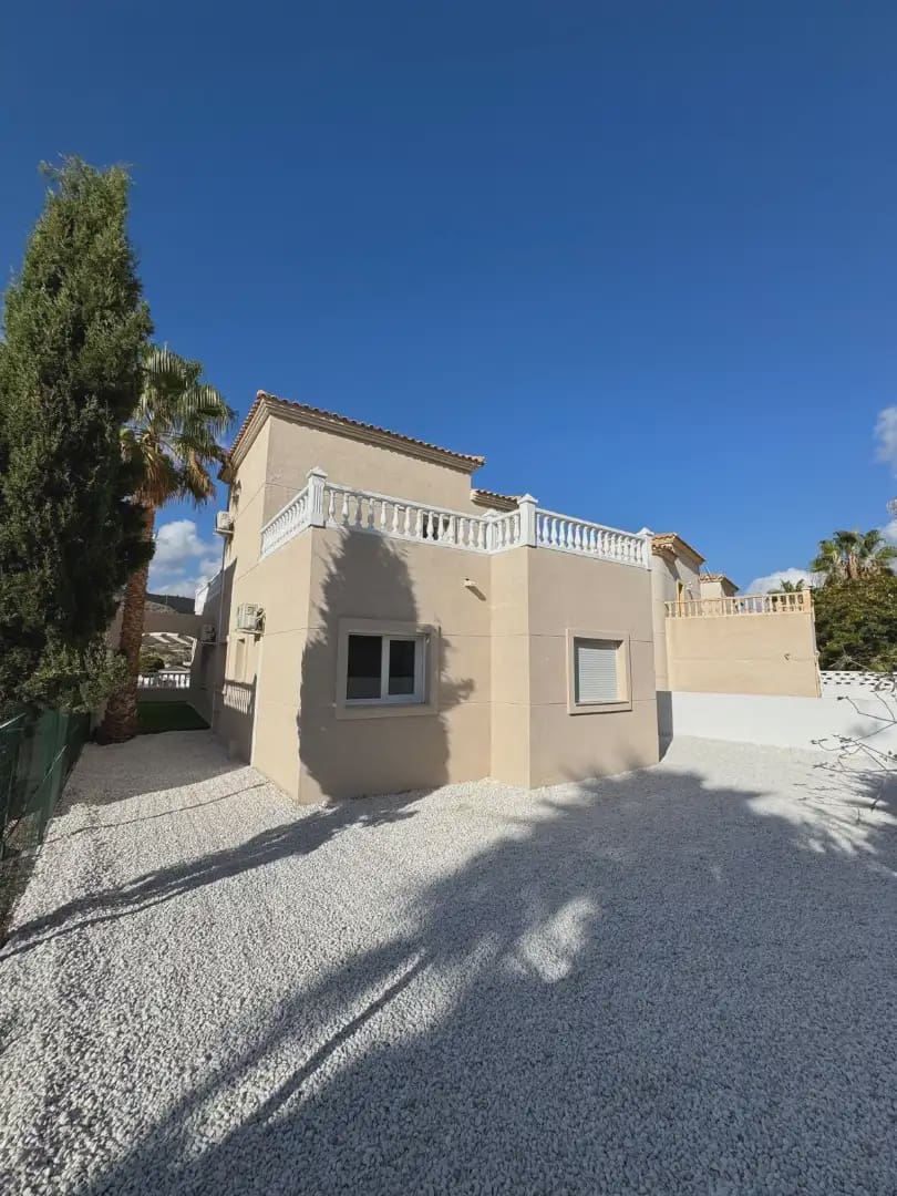 3 soverom Villa til salgs i El Campello med garasje - € 550 000 (Ref: 9834884)