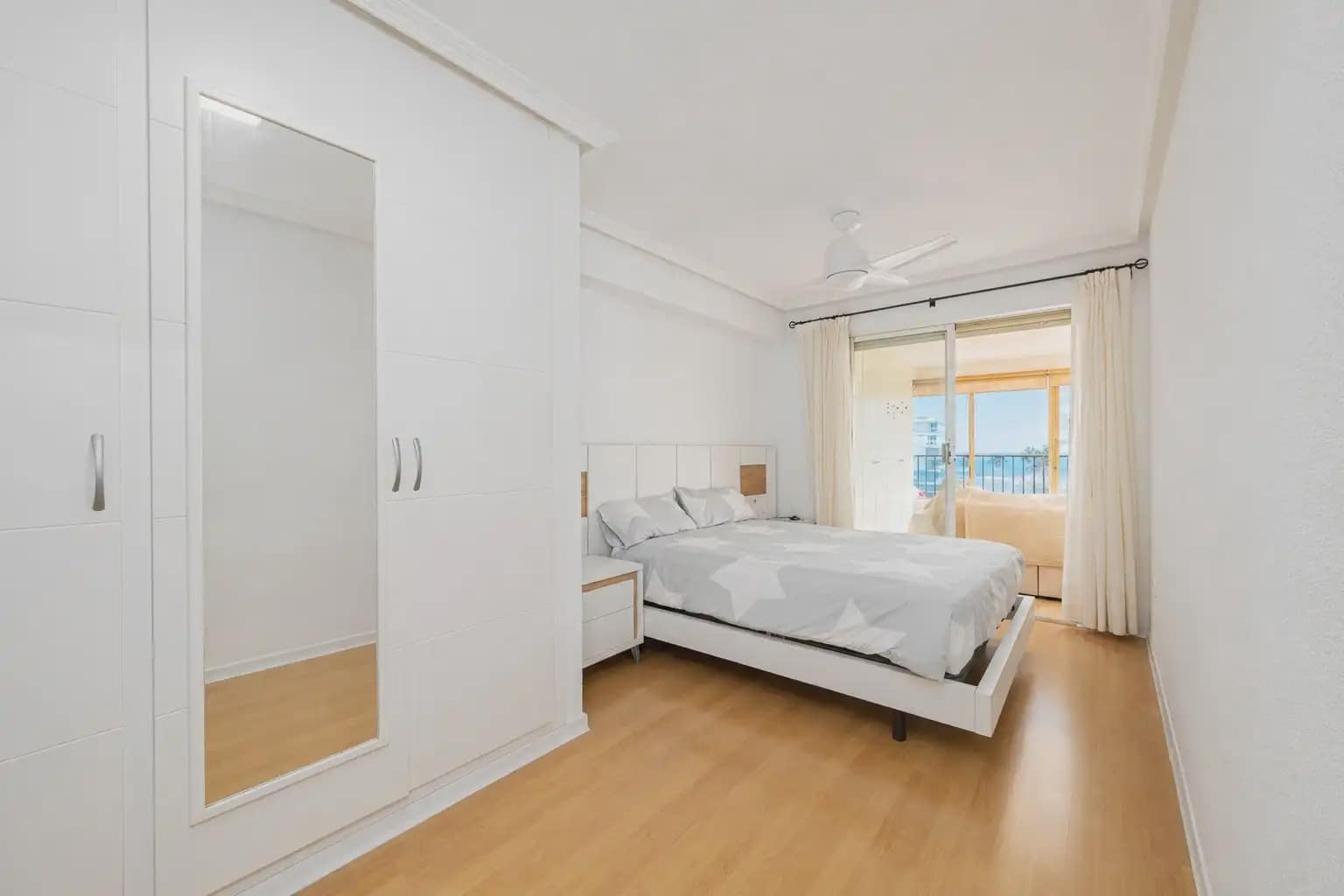 3 bedroom Flat for rent in Alicante / Alacant city with pool garage - € 1,800 (Ref: 9848893)