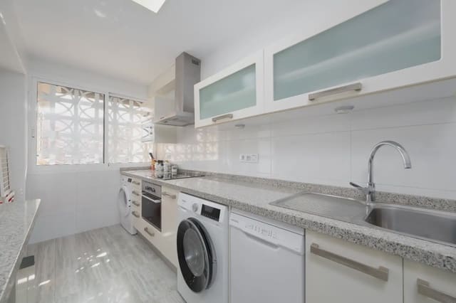 3 soveværelse Lejlighed til leje i Playa de San Juan, Alicante by med swimmingpool garage - € 1.800 (Ref: 9848893)