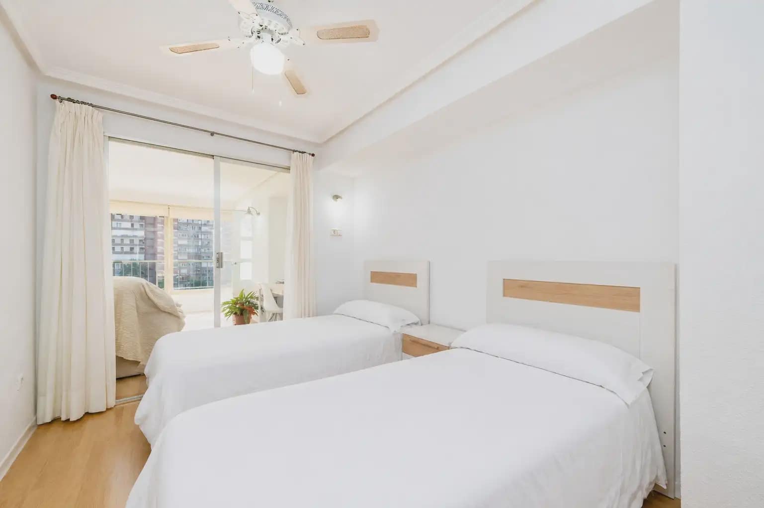 3 bedroom Flat for rent in Alicante / Alacant city with pool garage - € 1,800 (Ref: 9848893)