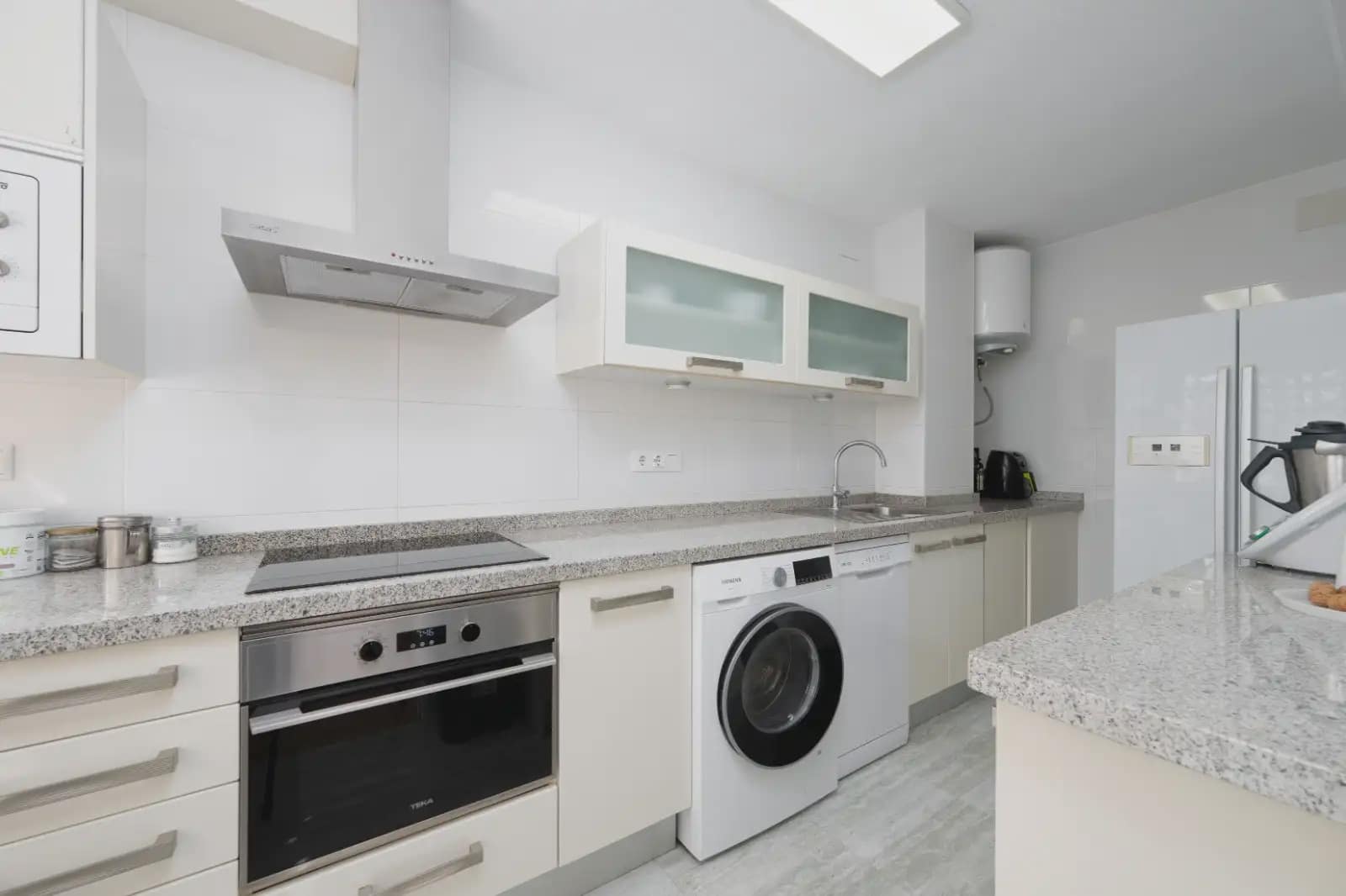 3 bedroom Flat for rent in Alicante / Alacant city with pool garage - € 1,800 (Ref: 9848893)