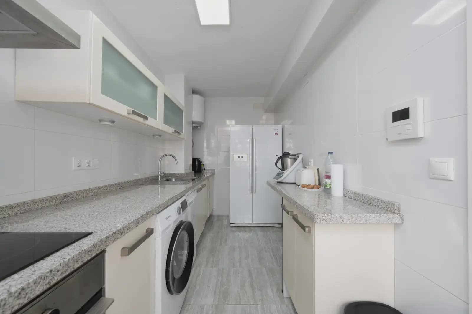 3 bedroom Flat for rent in Alicante / Alacant city with pool garage - € 1,800 (Ref: 9848893)
