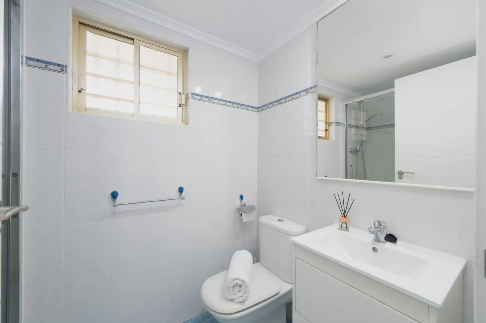 3 bedroom Flat for rent in Alicante / Alacant city with pool garage - € 1,800 (Ref: 9848893)