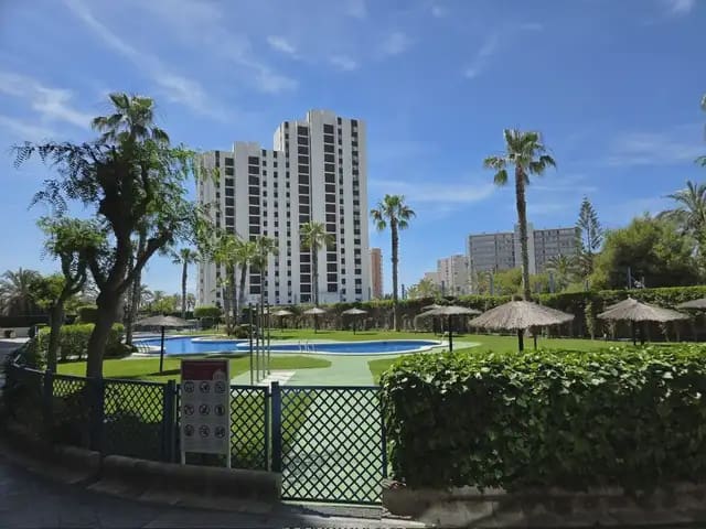 2 bedroom Penthouse for rent in Alicante / Alacant city with pool garage - € 2,800 (Ref: 9850608)