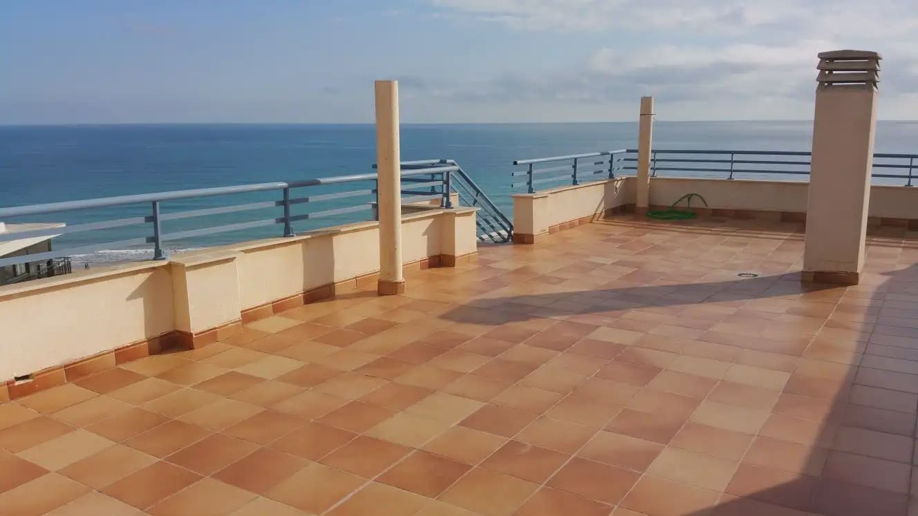 2 bedroom Penthouse for rent in Alicante / Alacant city with pool garage - € 2,800 (Ref: 9850608)