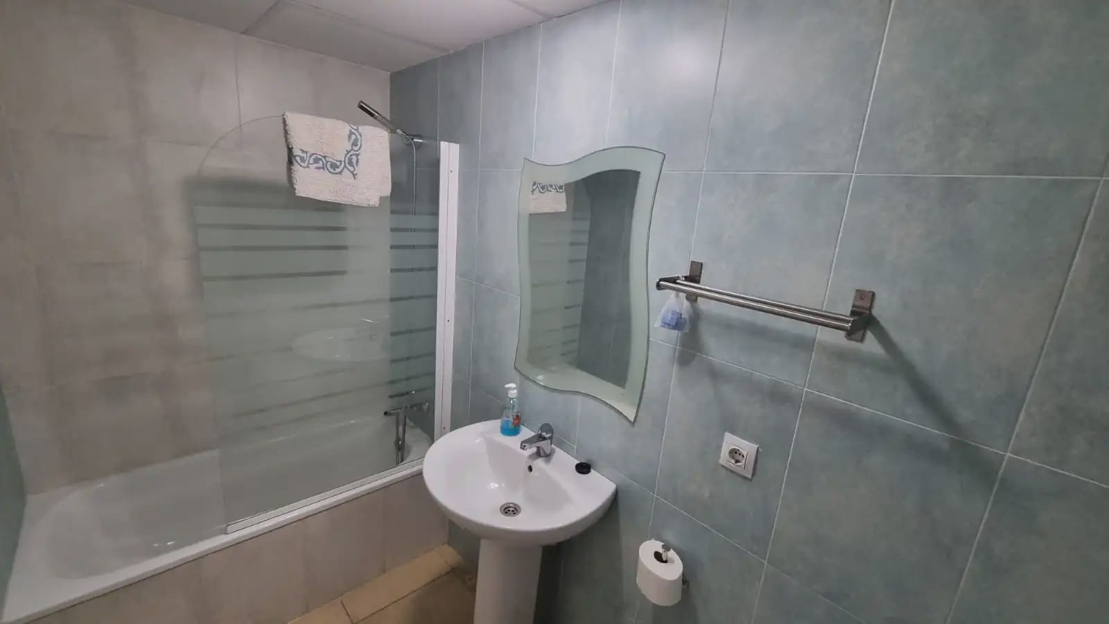 2 bedroom Penthouse for rent in Alicante / Alacant city with pool garage - € 2,800 (Ref: 9850608)