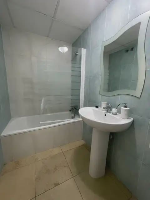 2 soverom Penthouse til leie i Alicante by med svømmebasseng garasje - € 2 350 (Ref: 9850608)