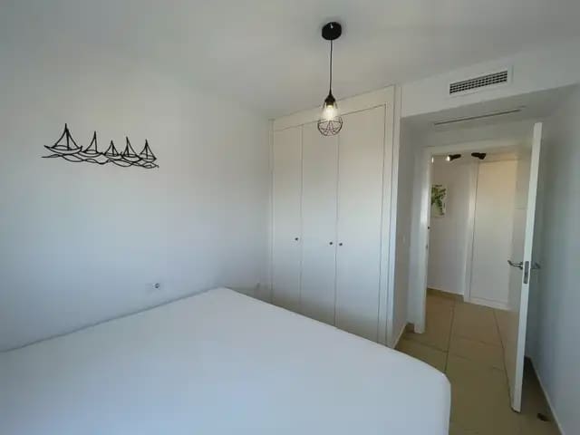 2 soverom Penthouse til leie i Alicante by med svømmebasseng garasje - € 2 350 (Ref: 9850608)