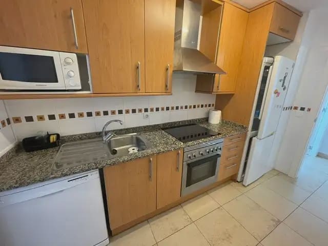 2 soverom Penthouse til leie i Alicante by med svømmebasseng garasje - € 2 350 (Ref: 9850608)