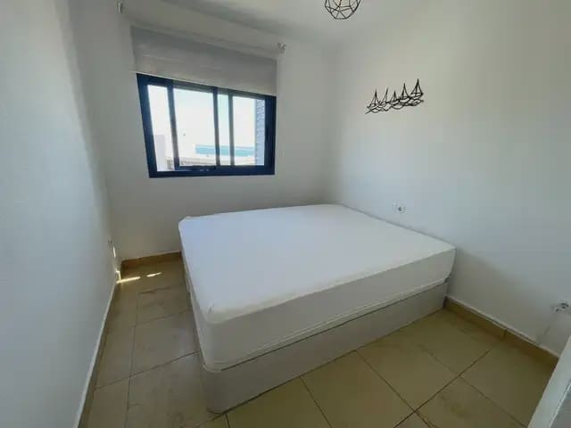 2 soverom Penthouse til leie i Alicante by med svømmebasseng garasje - € 2 350 (Ref: 9850608)