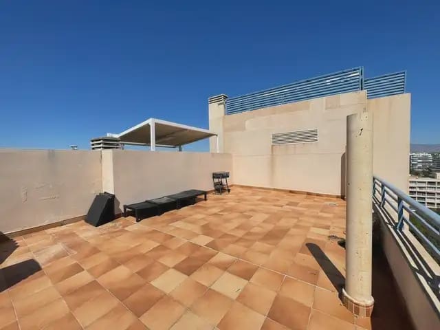 2 soverom Penthouse til leie i Alicante by med svømmebasseng garasje - € 2 350 (Ref: 9850608)