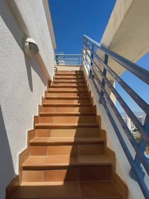 2 soverom Penthouse til leie i Alicante by med svømmebasseng garasje - € 2 350 (Ref: 9850608)