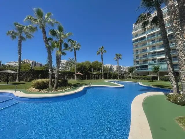 2 soverom Penthouse til leie i Alicante by med svømmebasseng garasje - € 2 350 (Ref: 9850608)